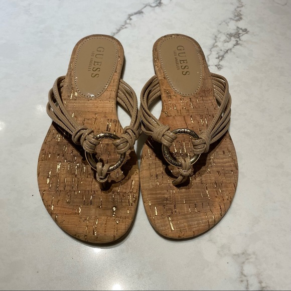 Guess gold flip flops - Picture 2 of 3